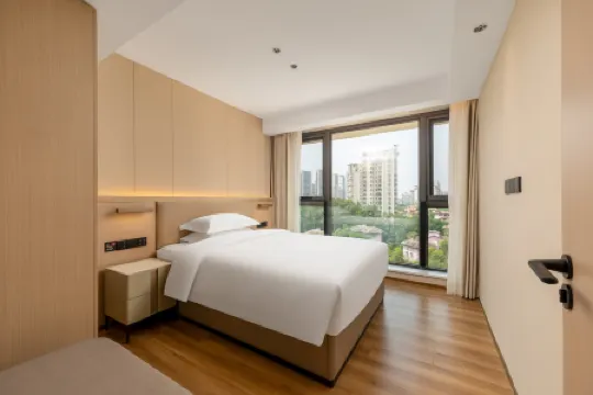 Jiangmen Pengjiang Poltton Executive Apartment Отели рядом с достопримечательностью «Donghu Park»