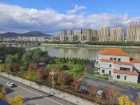 Tongjia Riverfront Hotel. Hotel in zona Gao Zhihang's Former Residence