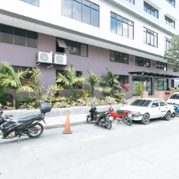 RedDoorz Plus @ Evangelista Street Makati Отели рядом со станцией Станция ПНР Пасай-Роуд