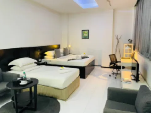 ยามา โฮเทลแอนด์รูฟท็อปบาร์