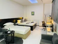 Yama Hotel & Rooftop Bar Các khách sạn ở Botataung