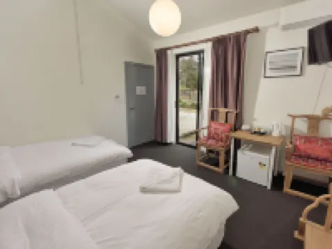 Sinofield Edu-Retreat Hotels in Leura