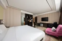 Huameihui Hotel (Baoding Xiantian Baobai Shopping Plaza) Hotels near The Zhili Governer's Office