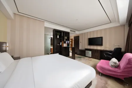 Huameihui Hotel (Baoding Xiantian Baobai Shopping Plaza)