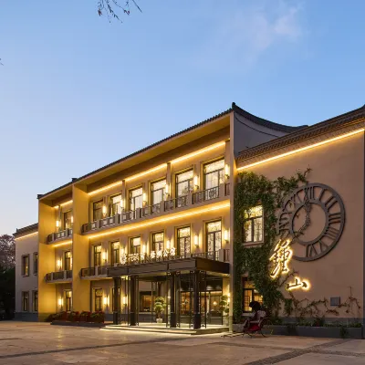 Floral Lux Hotel·Wutong Hotel(Zhongshan Mausoleum) Hotels near Nanjing Andover Under Water World