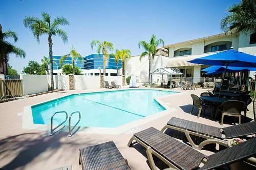 Hotel d'Lins Ontario Airport Hôtels à : Ontario