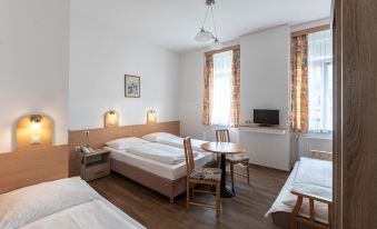 2. Hotel Te..