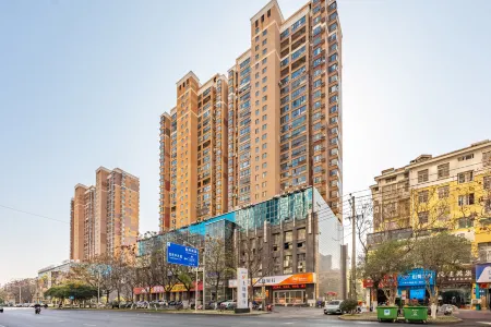 Jingzu esports hotel (Fengcheng Fengyue Mingcheng branch) Отели рядом со станцией Fengcheng Railway Station