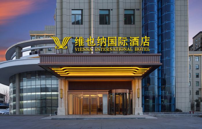 Vienna International Hotel (Shanxian Huxi Park)