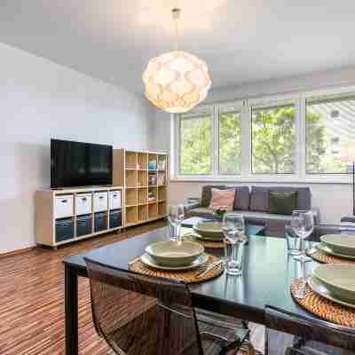 Urban Escape, Top Location & Private Parking Rooms