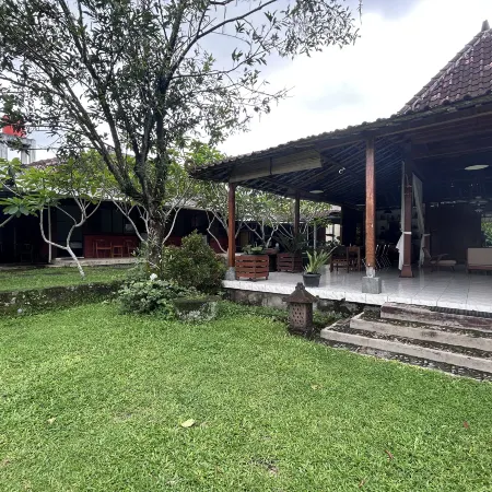 Carla Garden Hotels in Pakem