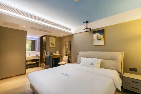 Blue Coast Hotel(Kuanzhai Alley Wenshu Monastery Store)