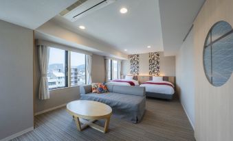 4. HOTEL SU..