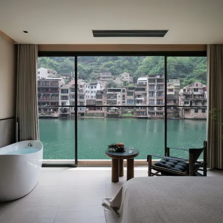 Fan Yun Mountain Villa River View Designer B&B (Zhusheng Bridge, Zhenyuan Ancient Town