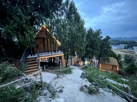 峯林湖畔客棧（安龍店）