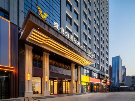 Vienna International Hotel (Jinzhong Impression City Wanda Plaza) Отели рядом со станцией Jingzhong Railway Station