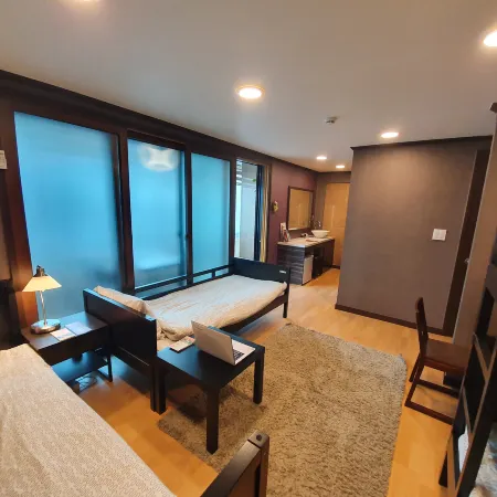 Foret Guest House Gangnam Отели рядом с достопримечательностью «Флагманский магазин Line Friends»