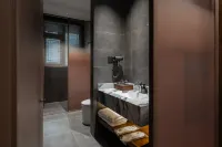 The Serene Inn of Discovery