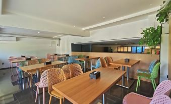 Ru Jia UP Huayi Zhitour Hotel (Xiamen Gaoshi Qi Airport SM City Plaza Branch)