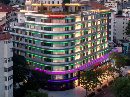 Qingdao May Fourth Square Olympic Sailing Center Hampton by Hilton Hotel Отели рядом с достопримечательностью «Qingdao Administrative Institute»