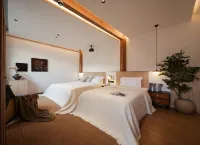 香格里拉微光·星晚設計師リゾート中国式旅館（獨克宗古城大佛寺轉經筒）