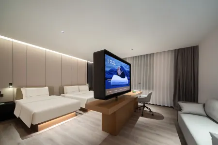 Han Le Fang Night City Atour Hotel at Weihai Station