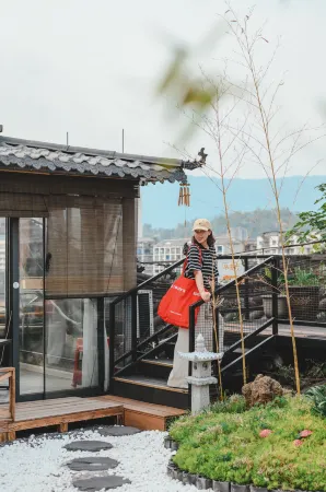 Lang Qiao Yinxiang Yucheng Hotel Отели рядом с достопримечательностью «Yazhou Lounge Bridge»