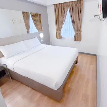 Red Planet Makati Amorsolo Hotels near Vito Cruz