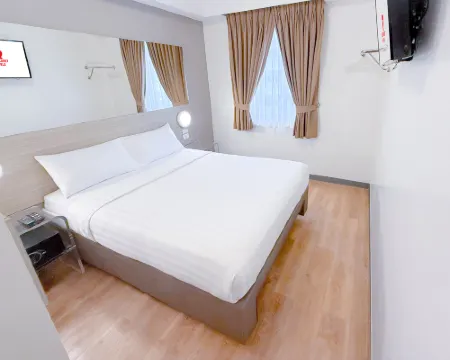 Red Planet Makati Amorsolo Hotels in Makati