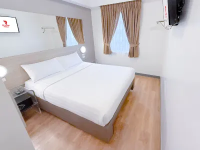 Red Planet Makati Amorsolo Hotels in Makati