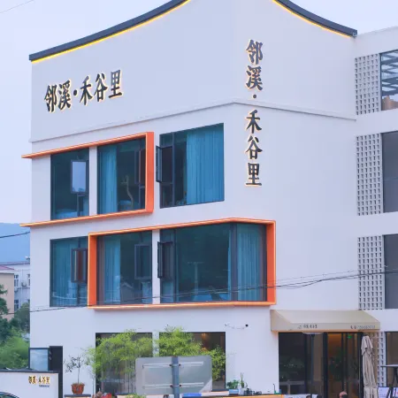 Neighboring Stream · Hegu Li · Boutique Resort Inn