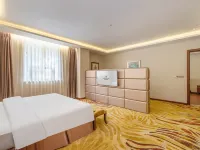 Huanglong Jinfeng Holiday Resort Hotels near Huanglong National Scenic Spot