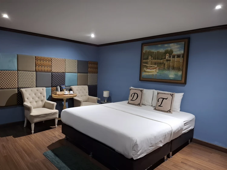 รูปภาพของแอท อีส บีชู่  แพลซ