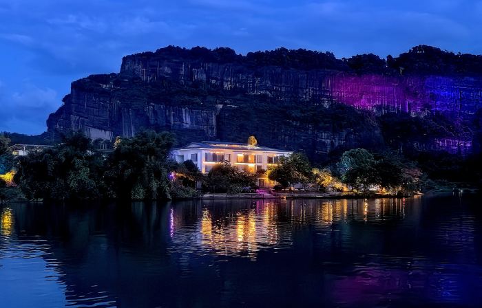 Yuran Riverside Designer Art Hotel