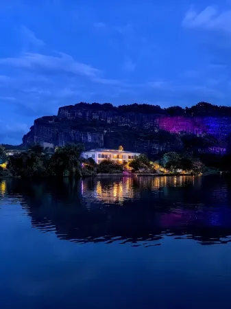 Yuran Riverside Designer Art Hotel