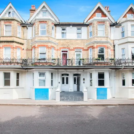 OYO The Lodge Bournemouth