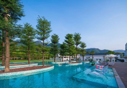 清远水上云朵酒店外景图