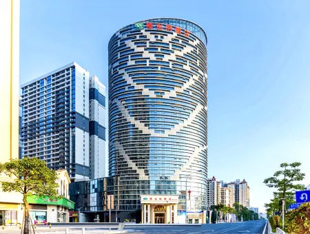 Vienna Hotel (Foshan jiujiang xinji plaza store) Отели рядом с достопримечательностью «Haishou Island»