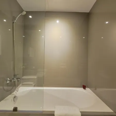 Aspira Tropical Residence Thong Lor Отели рядом с достопримечательностью «Торговый центр SeenSpace»