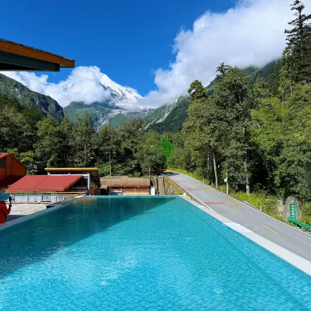 Hailuogou Golden Mountain Photography Hot Spring Resort