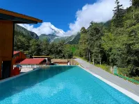 Hailuogou Golden Mountain Photography Hot Spring Resort - Kaplıcalı