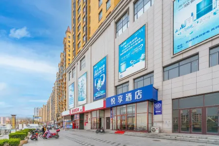 Lightly live • Yuexiang Hotel (Fengcheng Government Store) Отели в г. Фенчен