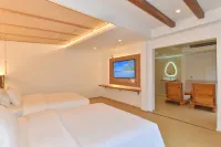 Mountain Whisper & Blooming Verse Scenic View Inn (Zhaoxing)