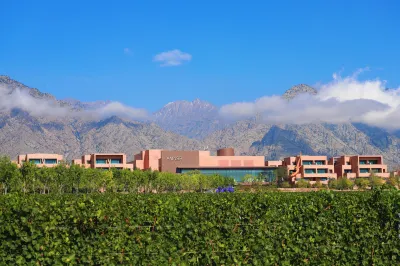 Yinchuan Helan Anmo Hotel Hotels in Manpu·Seeing Helan Performing Arts Town/Zhenbeipu Western Movie City Resort