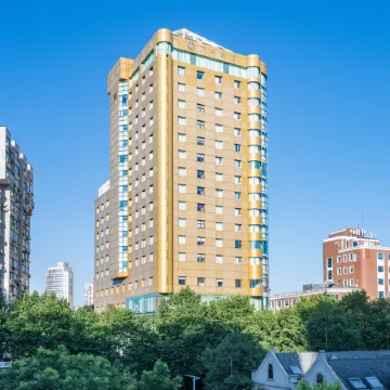 Tianping Hotel Shanghai Xujiahui（Wukang Road） Отели рядом с достопримечательностью «Станция метро Xujiahui»