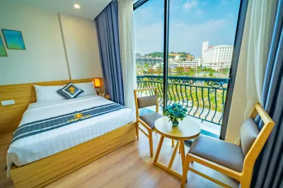 Kim Sentral Hotel - Travel Agency Hotels near Bai Chay