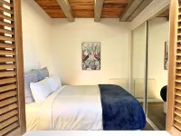 Amongst the pines | 2 bedroom bach | Stellar Views - ヴィラ