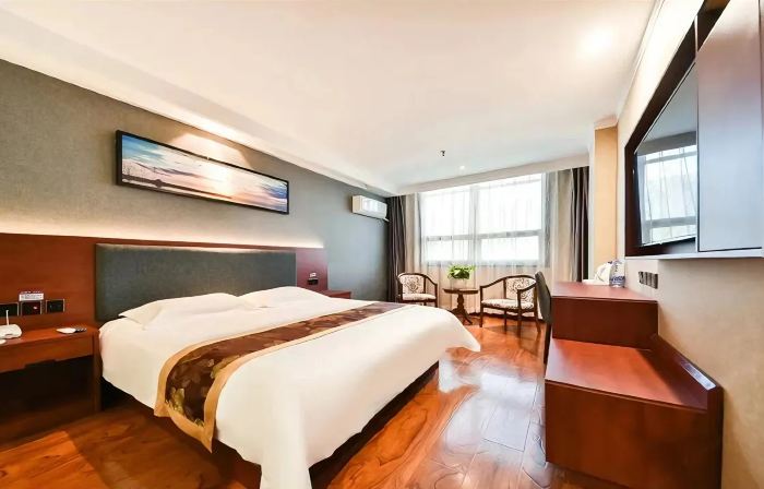 Holiday Inn Tuwo (Traditional Chinese Medicine Hospital at Leping Baida Plaza)