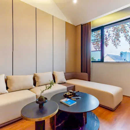 Longjing Yingxiang Homestay Collection (Qianshan Xuehu Store)