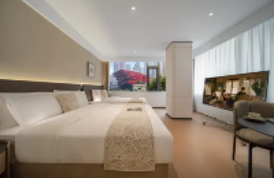 Holiday Four Seasons Hotel (Jiefangbei Pedestrian Street Hongyadong)